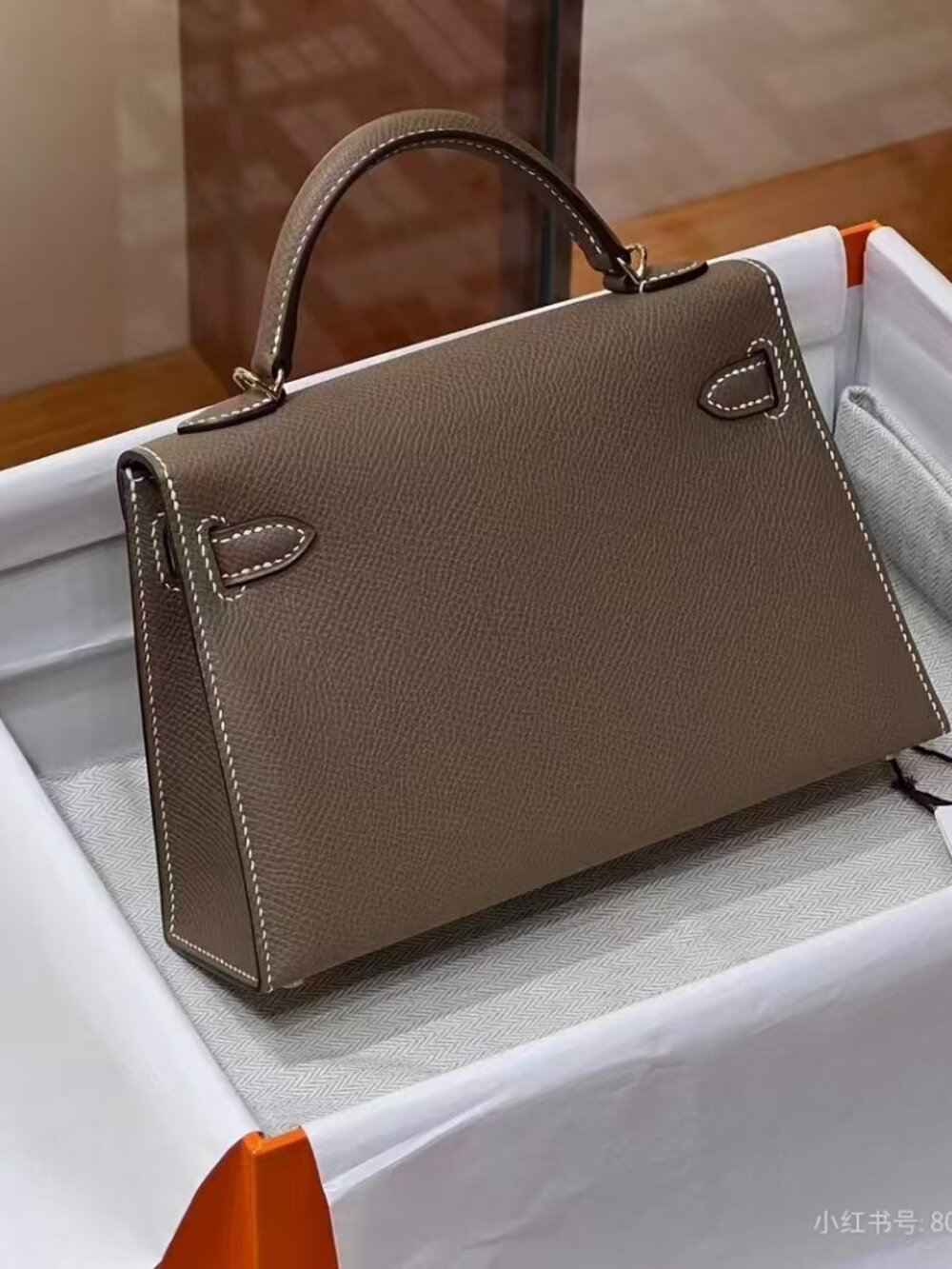 Classic Hermes Bags: A Stylish and Versatile Choice for Elegance - Picture 4 of 6